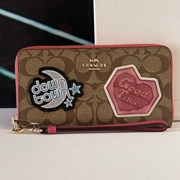Coach Long Zip Around Wallet In Signature Canvas With Disco Patches - Picture 1 of 9